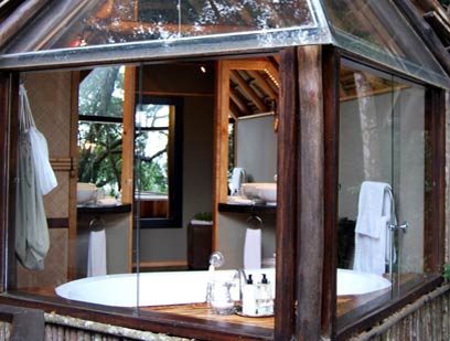 A classic tree suite bathroom